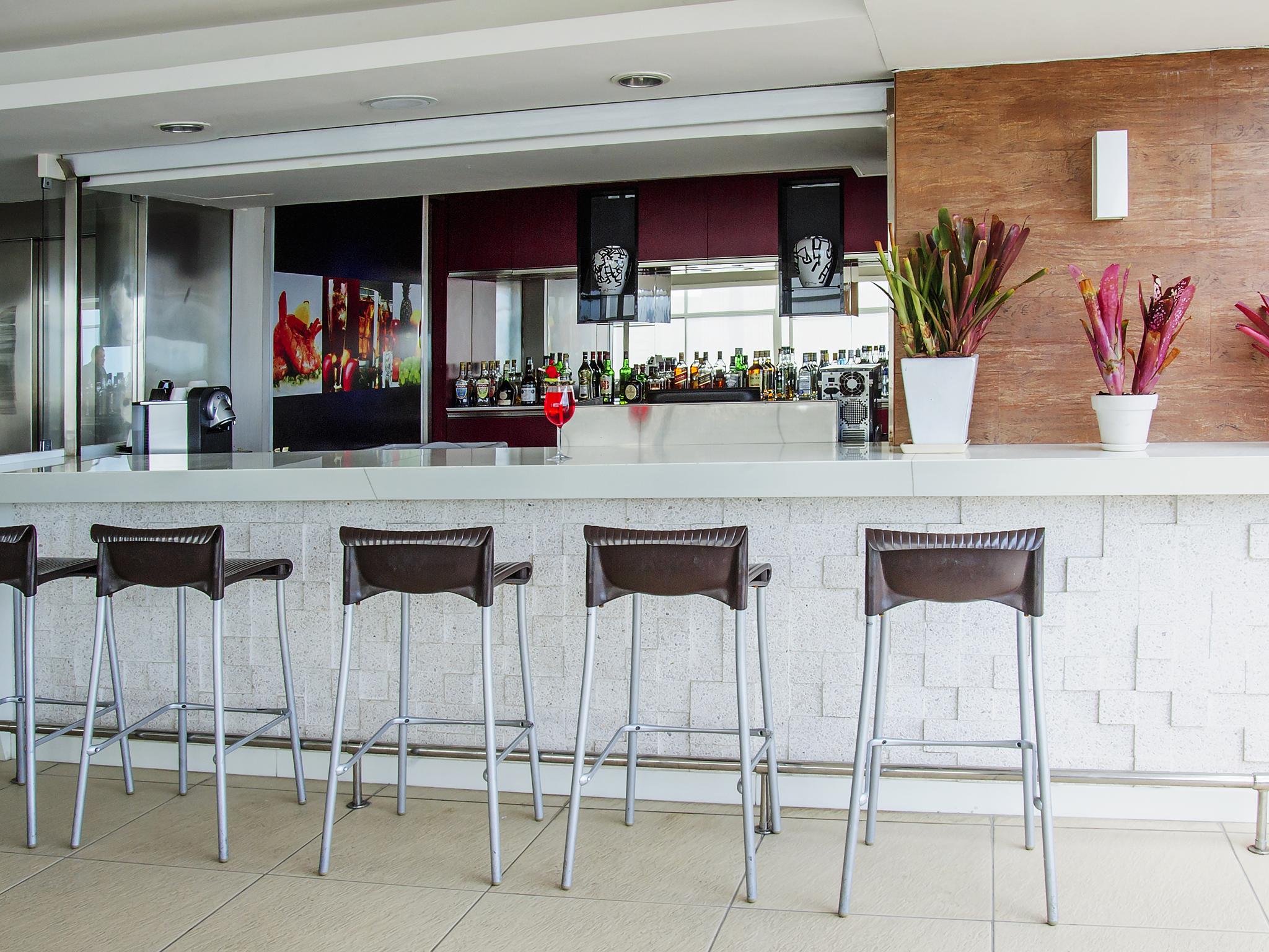 Seara Praia Hotel Fortaleza  Eksteriør billede The bar at the Sky Bar
